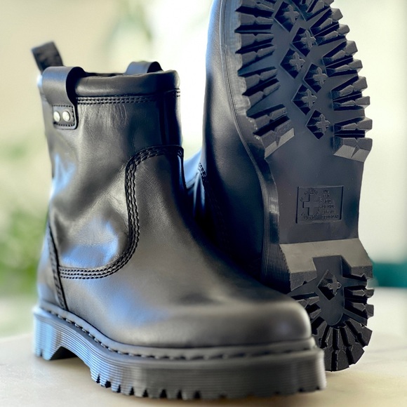 Dr. Martens Black Anistone Lo Shoes - Picture 3 of 12